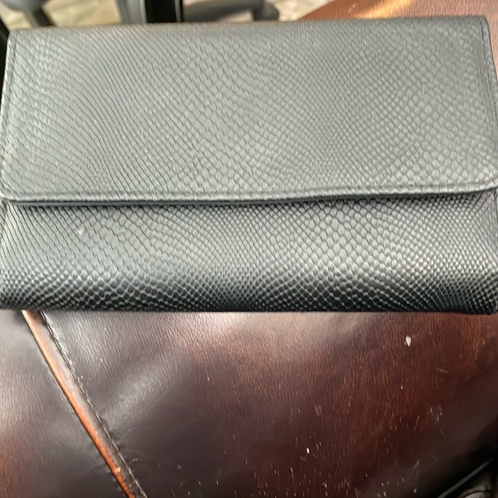 Black Textured Women’s Wallet